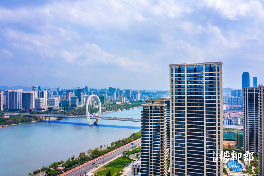 柳州杨柳郡-甲级-双开铝合金玻璃防火门工程案例